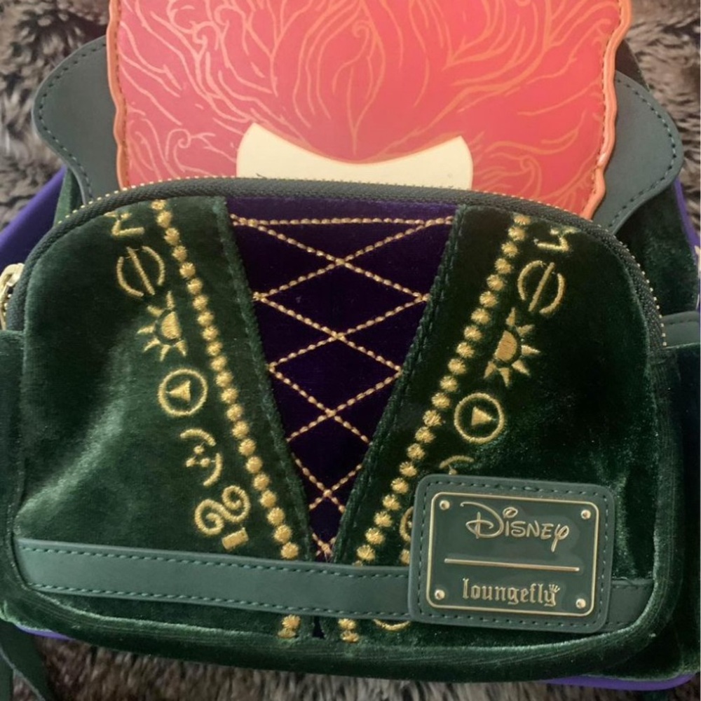 Loungefly Pristine Disney Hocus Pocus Winnie Velour Backpack-LIKE NEW - Picture 8 of 10